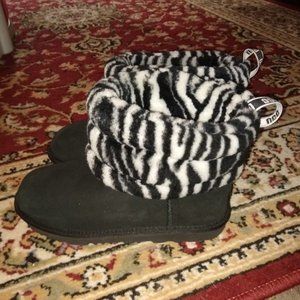 UGG Boots Youth 5 / Womens 7 NEW without Box